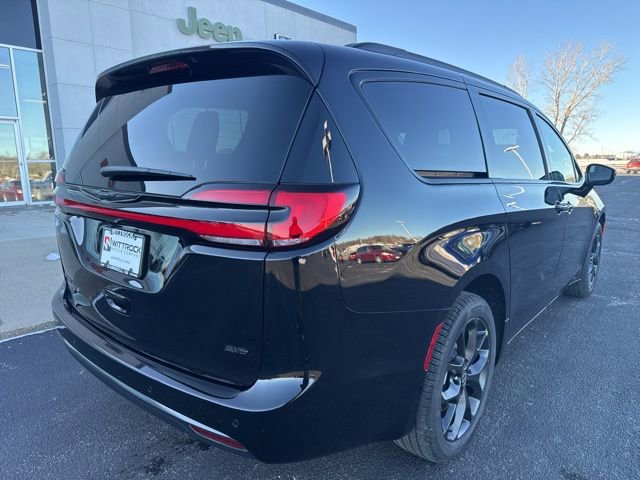New 2026 Chrysler Pacifica Select w/ S Appearance Package image 5