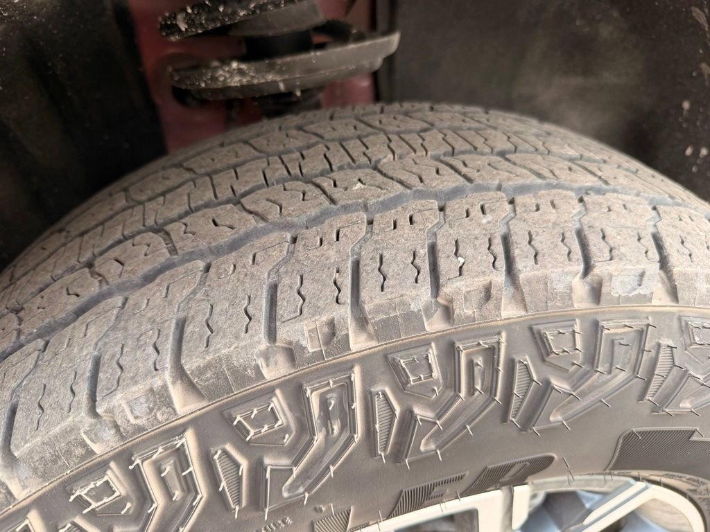 Used 2024 GMC Acadia AT4 w/ Luxury Package image 14