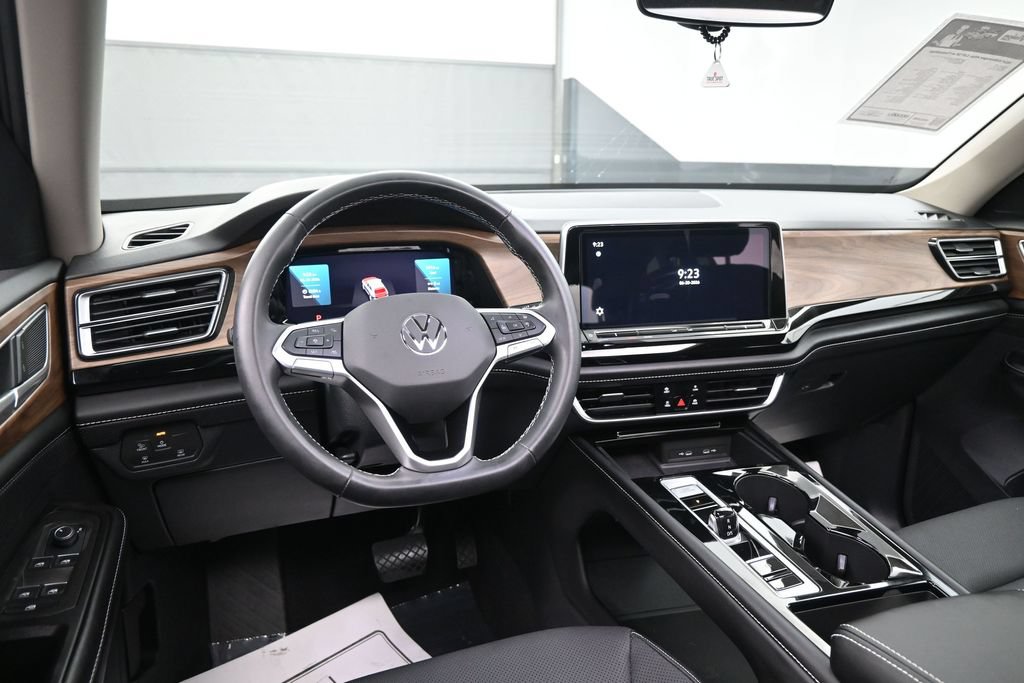 Used 2024 Volkswagen Atlas SE w/ Panoramic Sunroof Package FWD image 27