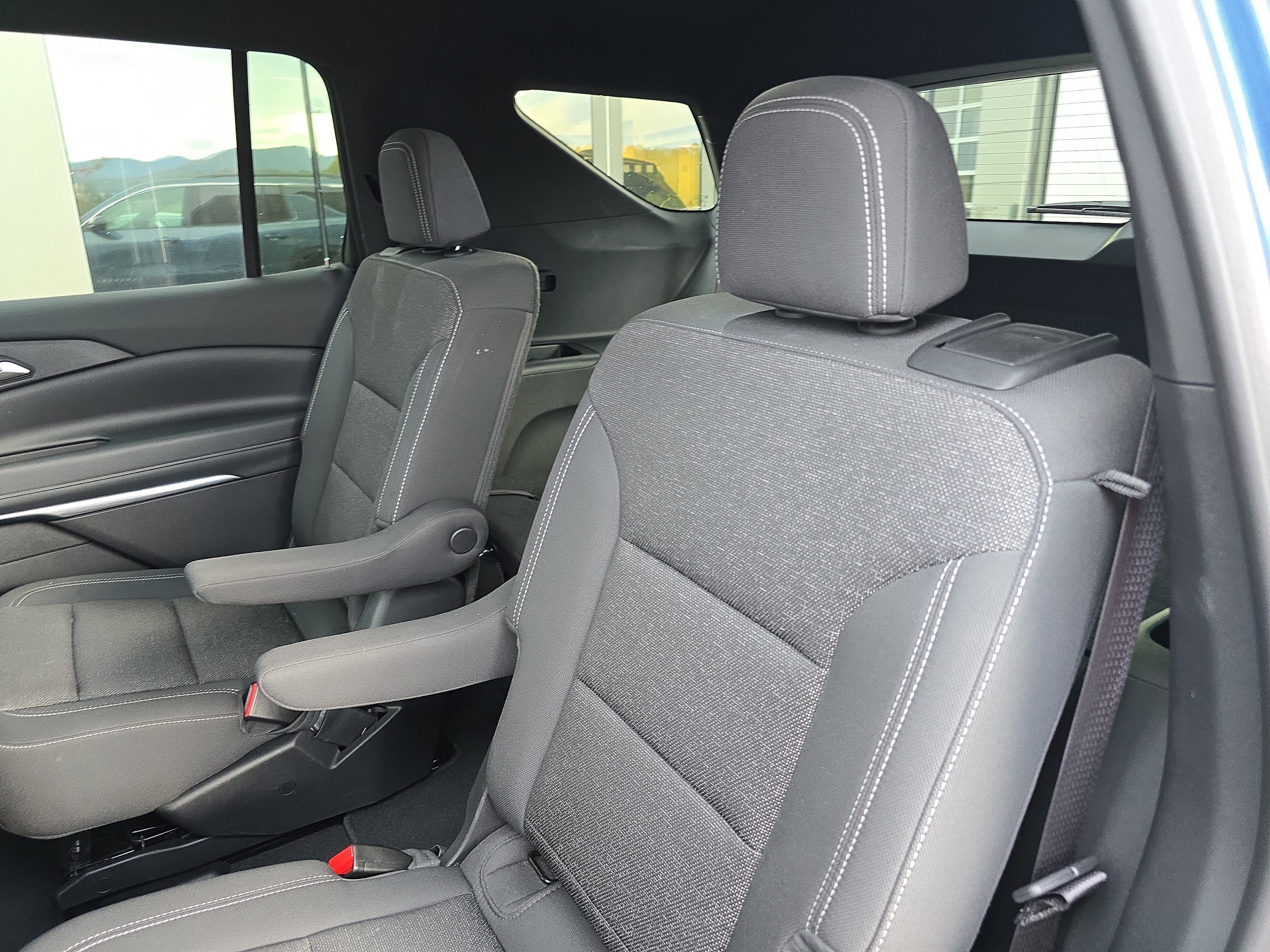 Used 2025 Chevrolet Traverse LT image 16