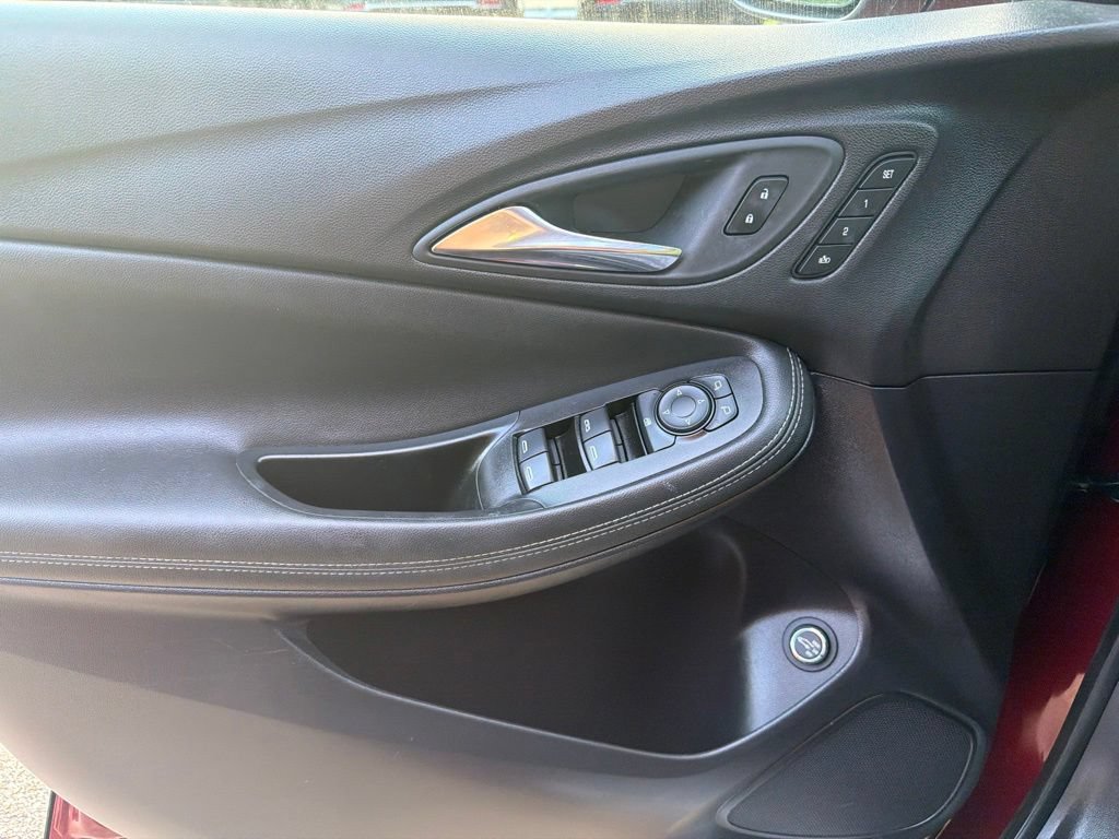 Used 2023 Buick Encore GX Essence w/ Experience Buick Package FWD image 30