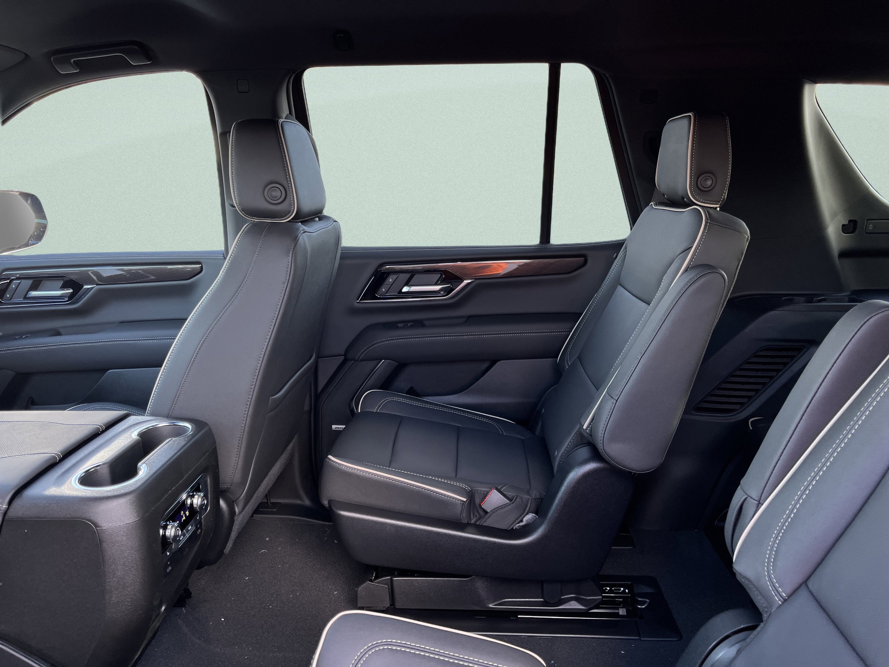 New 2026 GMC Yukon Elevation w/ LPO, Get Active Package image 11