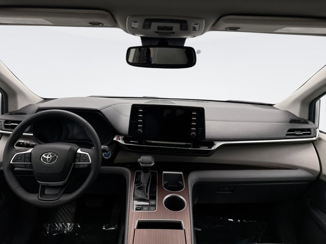 Used 2023 Toyota Sienna XLE image 14