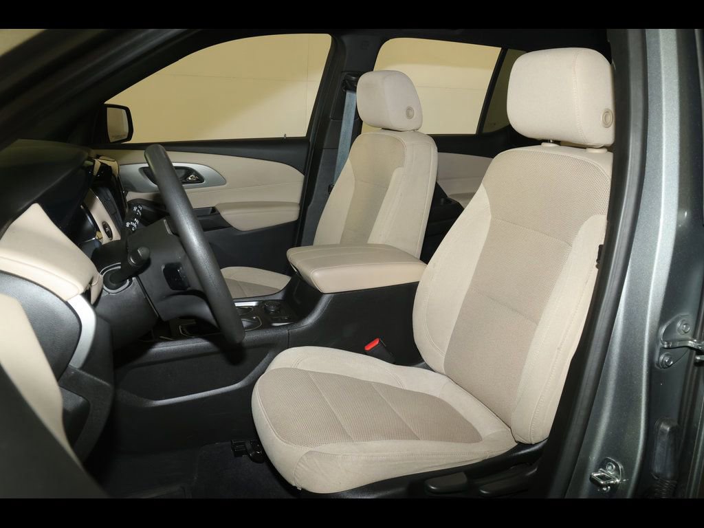 Used 2023 Chevrolet Traverse LS image 22