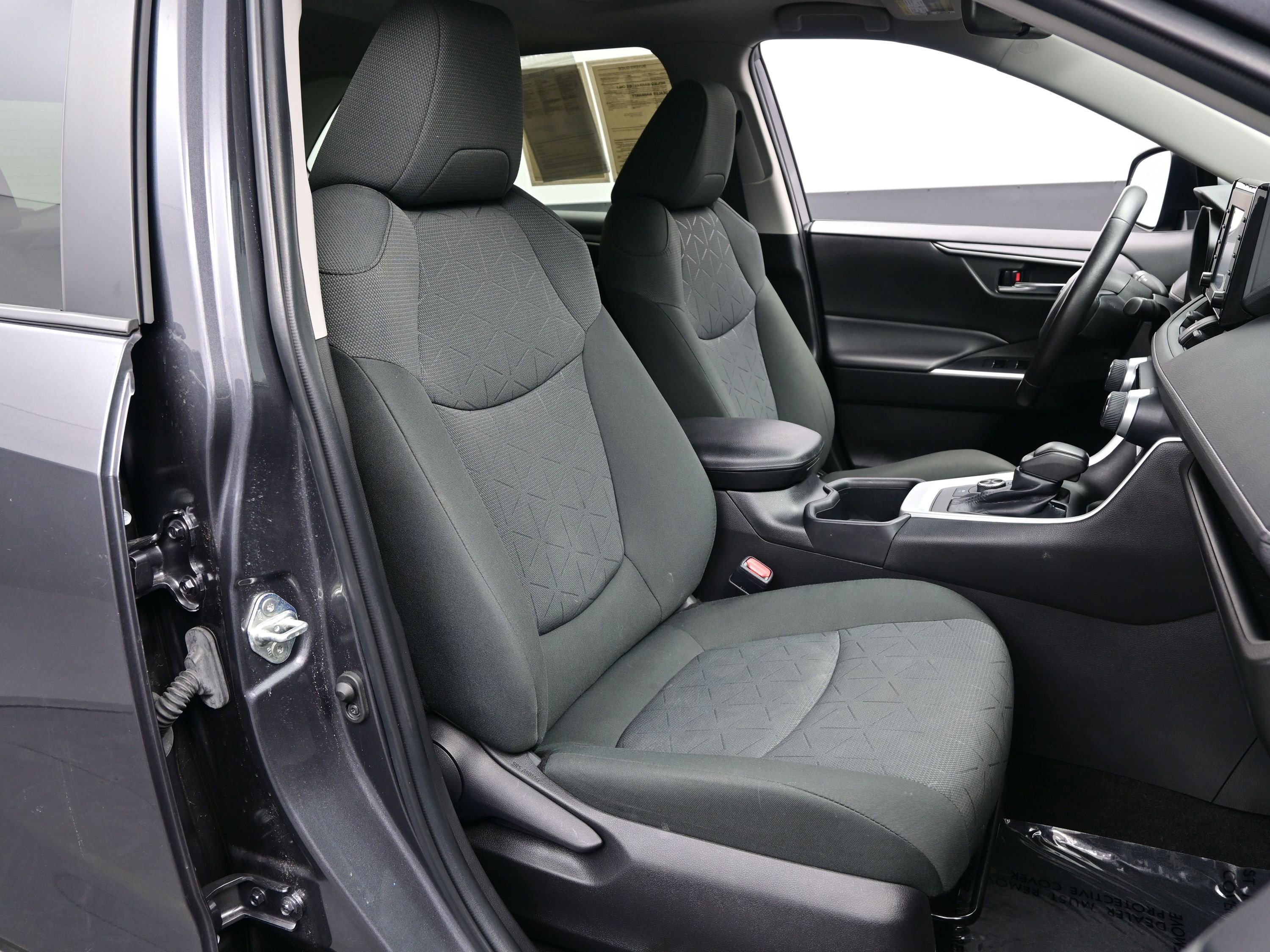 Used 2022 Toyota RAV4 XLE w/ Convenience Package image 14