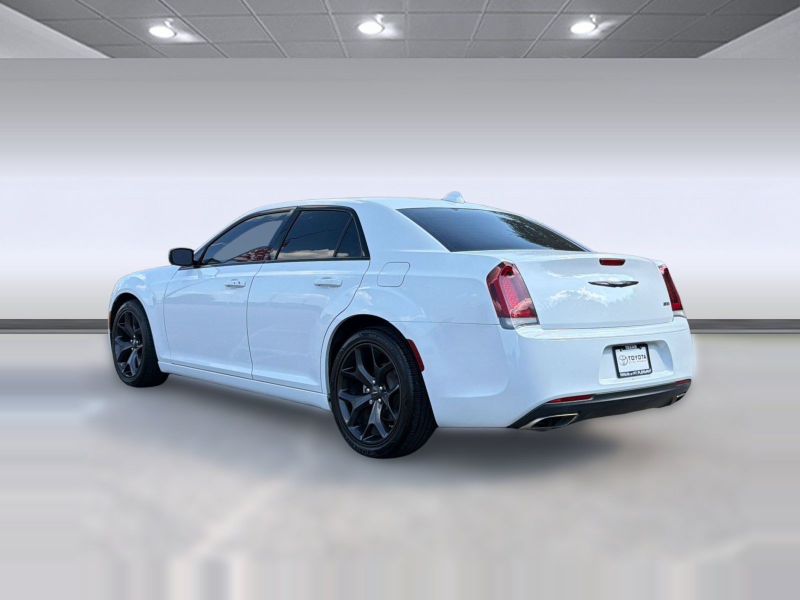 Used 2023 Chrysler 300 Touring w/ Sport Appearance Package RWD image 3
