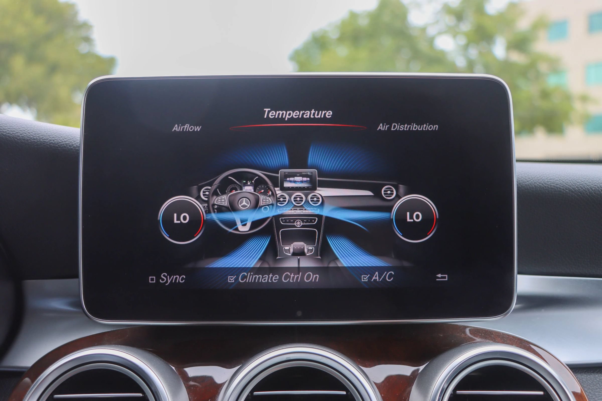 Used 2018 Mercedes-Benz GLC 300 w/ Multimedia Package image 40