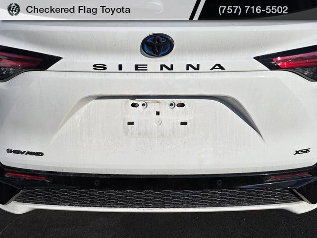 Used 2025 Toyota Sienna XSE w/ XSE Plus Package image 7