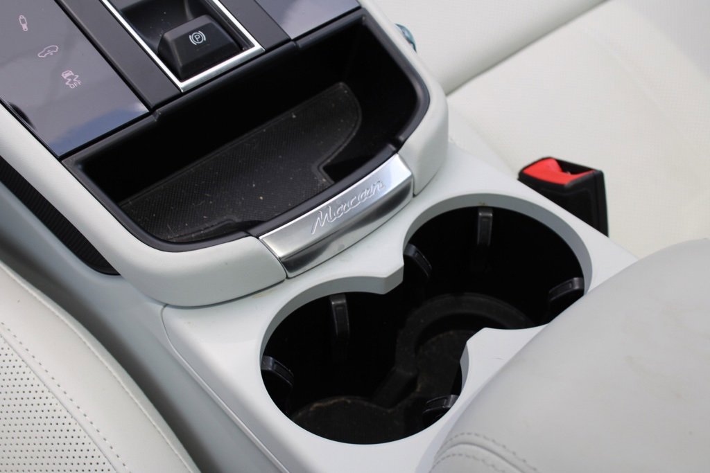 Used 2025 Porsche Macan image 24