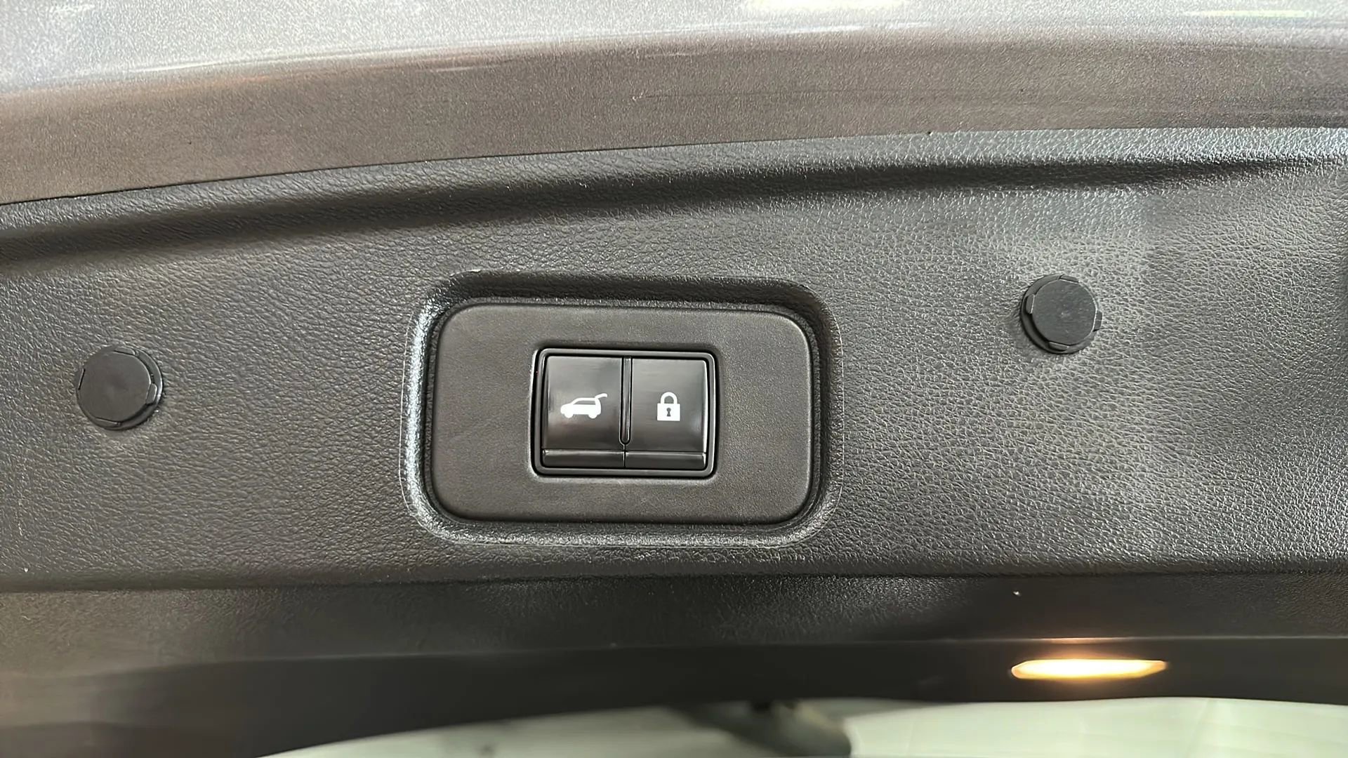 Used 2022 Nissan Pathfinder Platinum w/ Cargo Package image 17