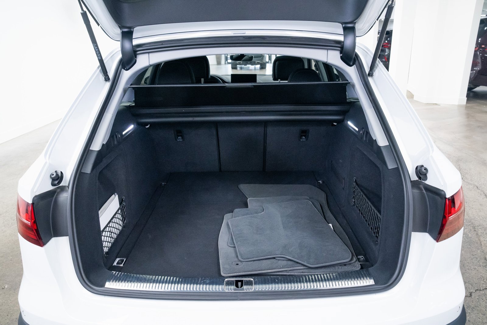 Used 2024 Audi A4 2.0T allroad Premium image 8