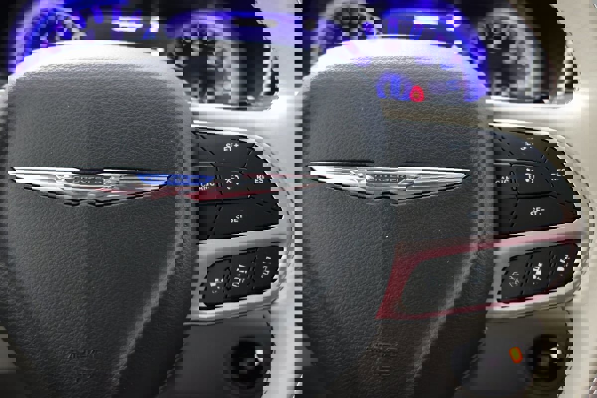 Used 2019 Chrysler Pacifica Limited w/ Tire & Wheel Group image 30