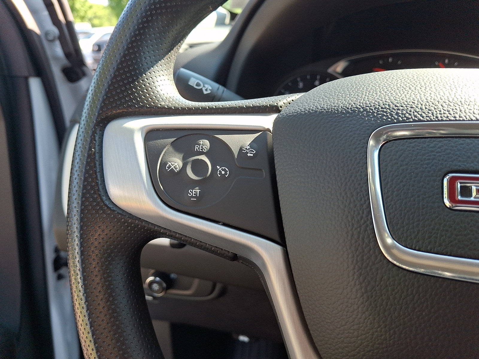 Used 2022 GMC Terrain SLE w/ Driver Convenience Package AWD/4WD image 19