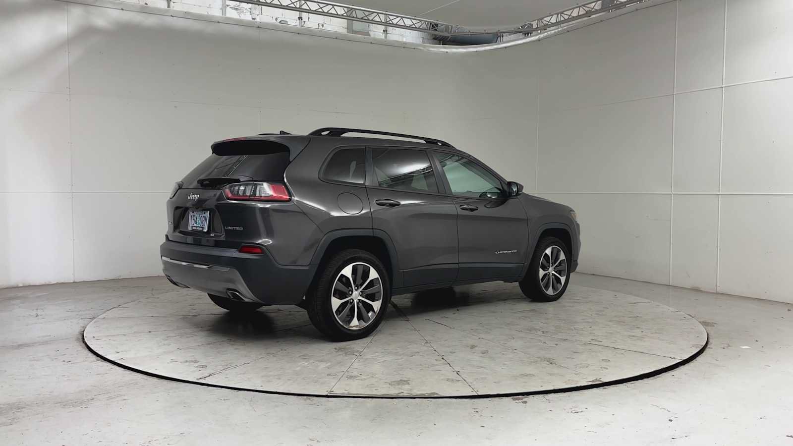 Used 2022 Jeep Cherokee Limited w/ Elite Package AWD/4WD image 5