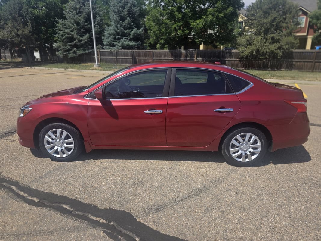 Used 2016 Nissan Sentra SV FWD image 2