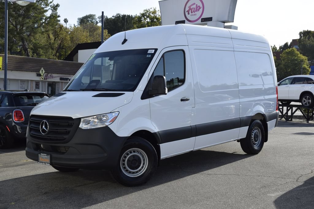 Used 2025 Mercedes-Benz Sprinter 2500 image 2