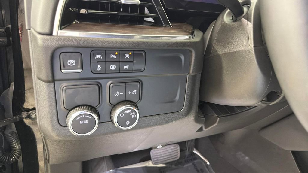 Certified 2025 Chevrolet Suburban LS RWD image 20