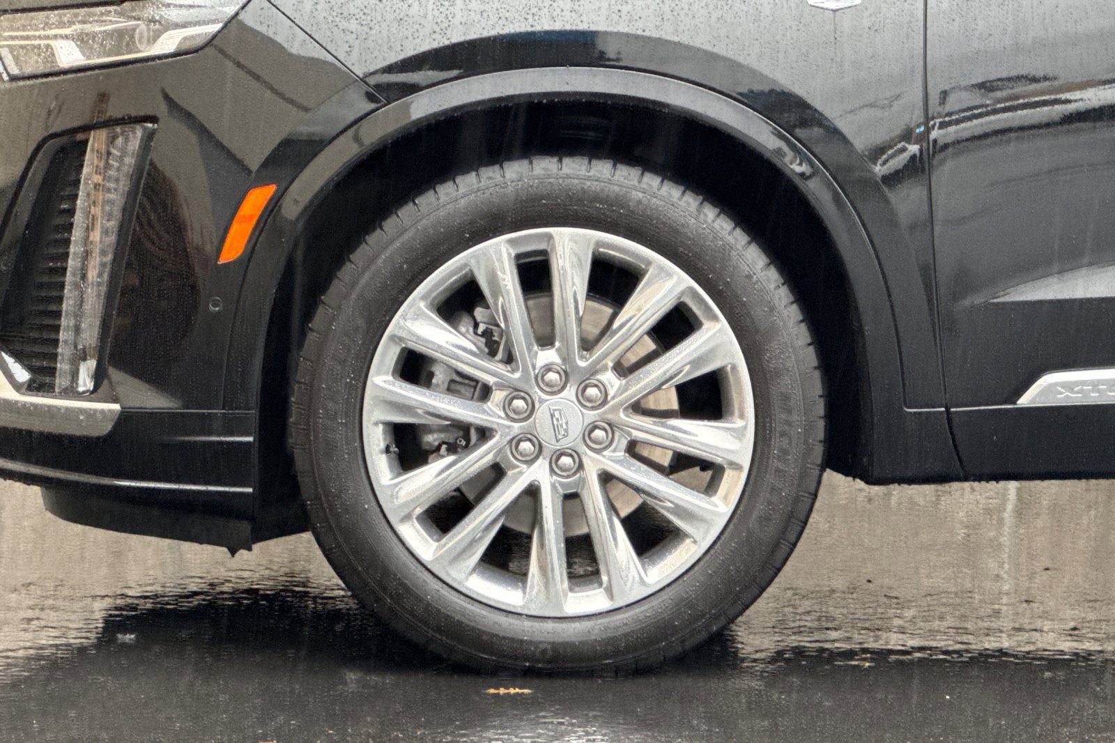 Used 2023 Cadillac XT6 Premium Luxury w/ Technology Package AWD/4WD image 33