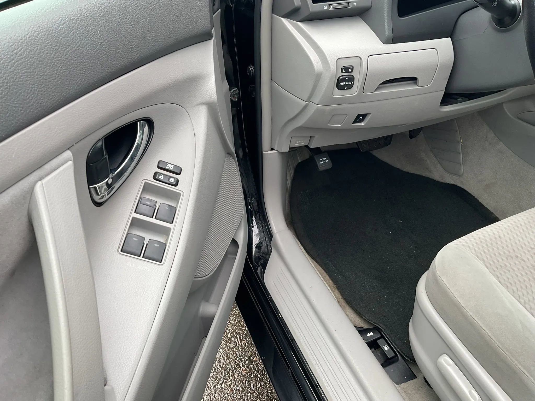 Used 2011 Toyota Camry LE image 20