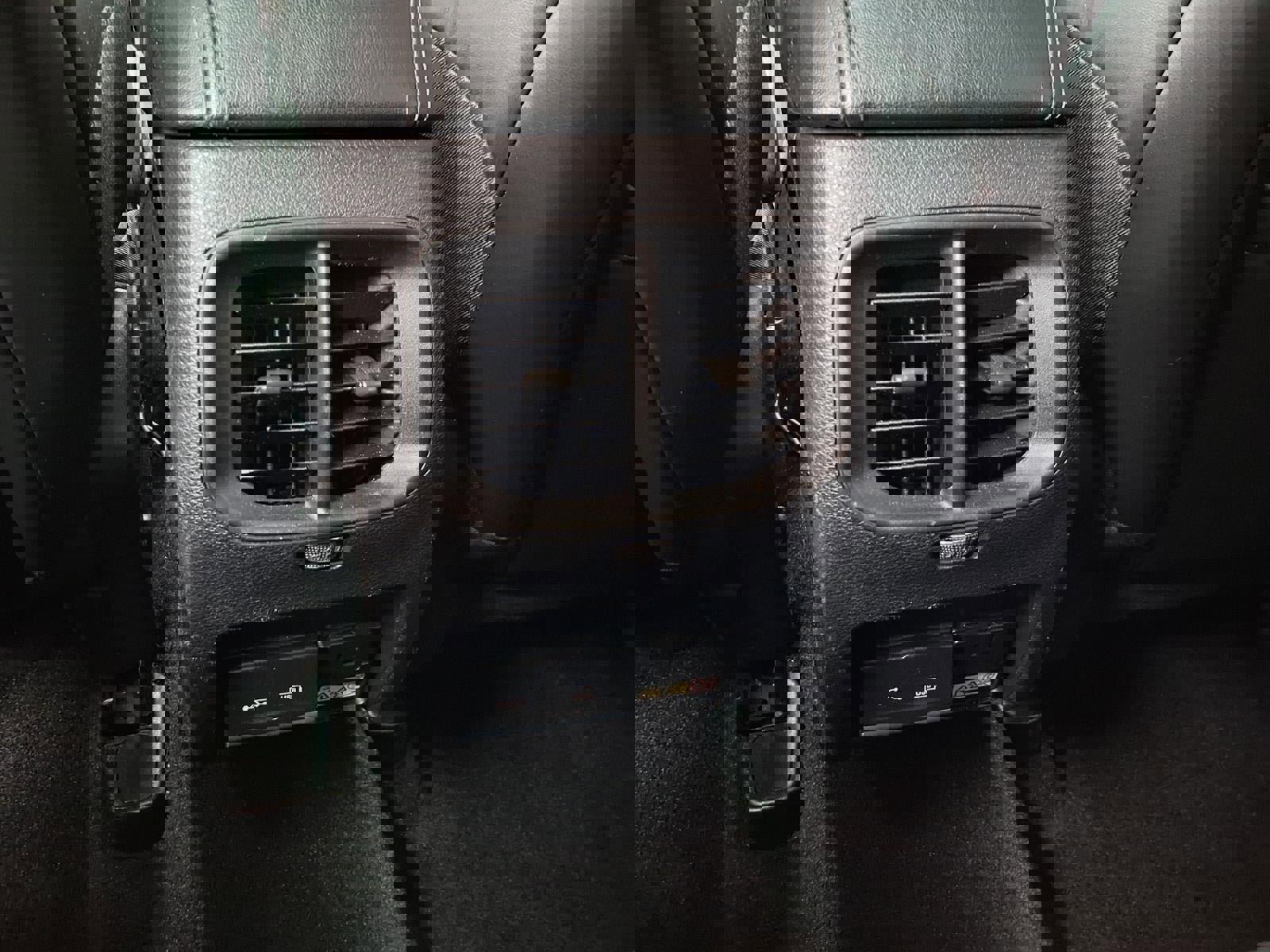 Used 2019 Jeep Cherokee Limited image 24