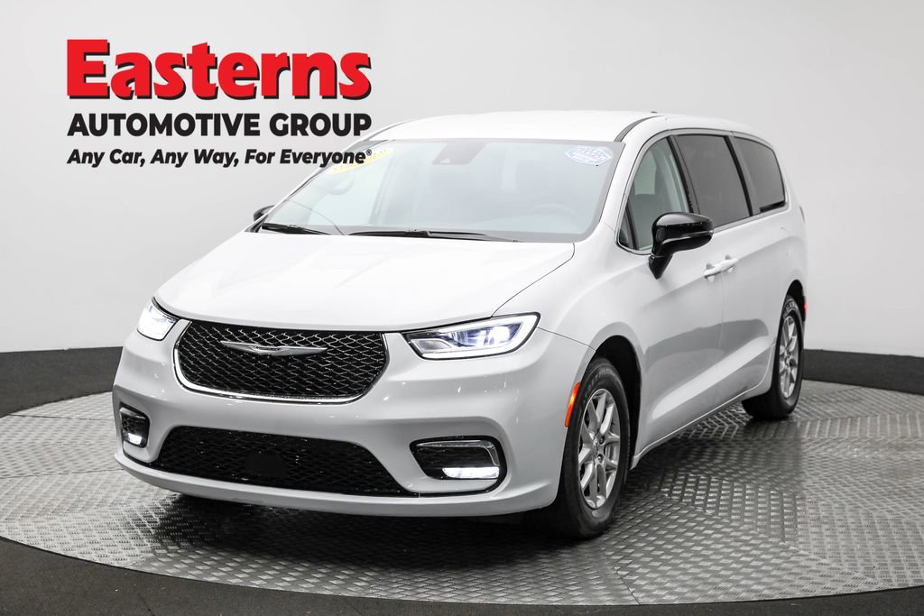 Used 2024 Chrysler Pacifica Touring-L