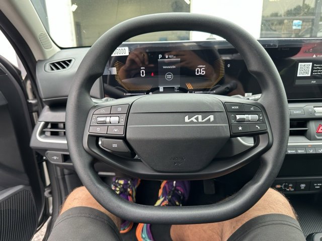 New 2025 Kia K4 LXS image 32