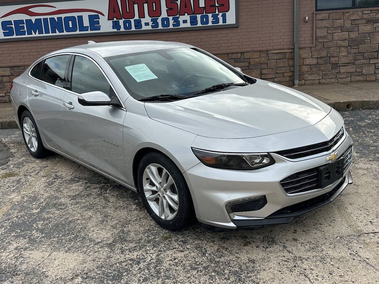 Used 2018 Chevrolet Malibu LT FWD image 2