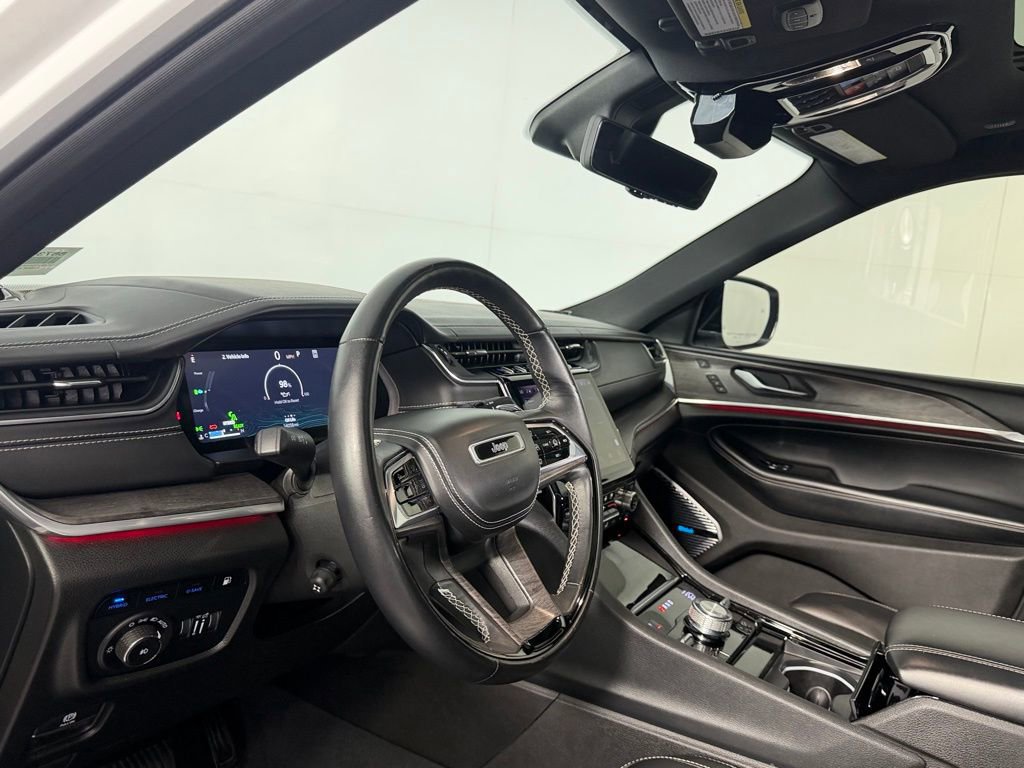 Used 2023 Jeep Grand Cherokee Overland w/ Advanced Protech Group III AWD/4WD image 22