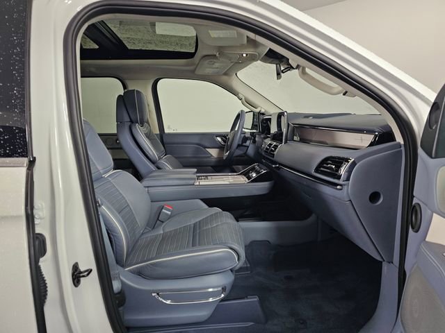 Used 2020 Lincoln Navigator Black Label w/ Cargo Convenience Package image 12