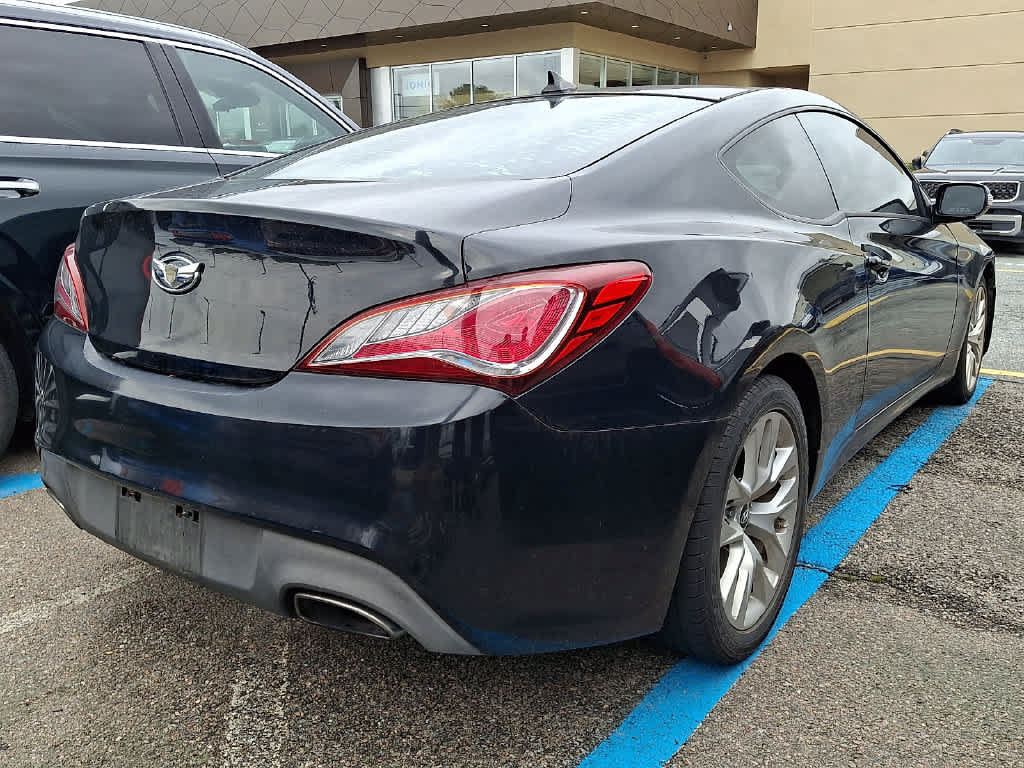 Used 2016 Hyundai Genesis 3.8 RWD image 3