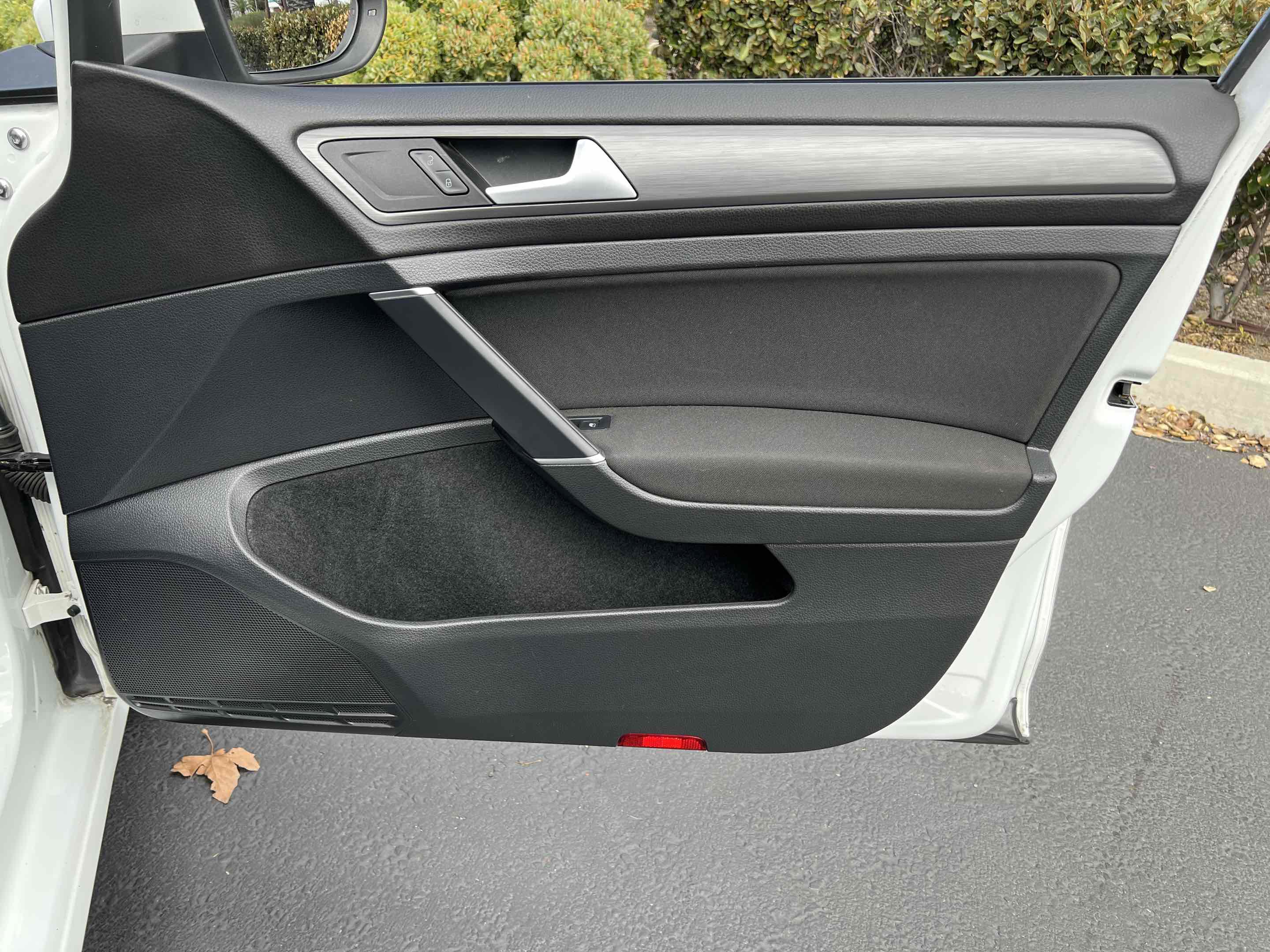 Used 2019 Volkswagen e-Golf SE w/ Driver Assistance Package image 65