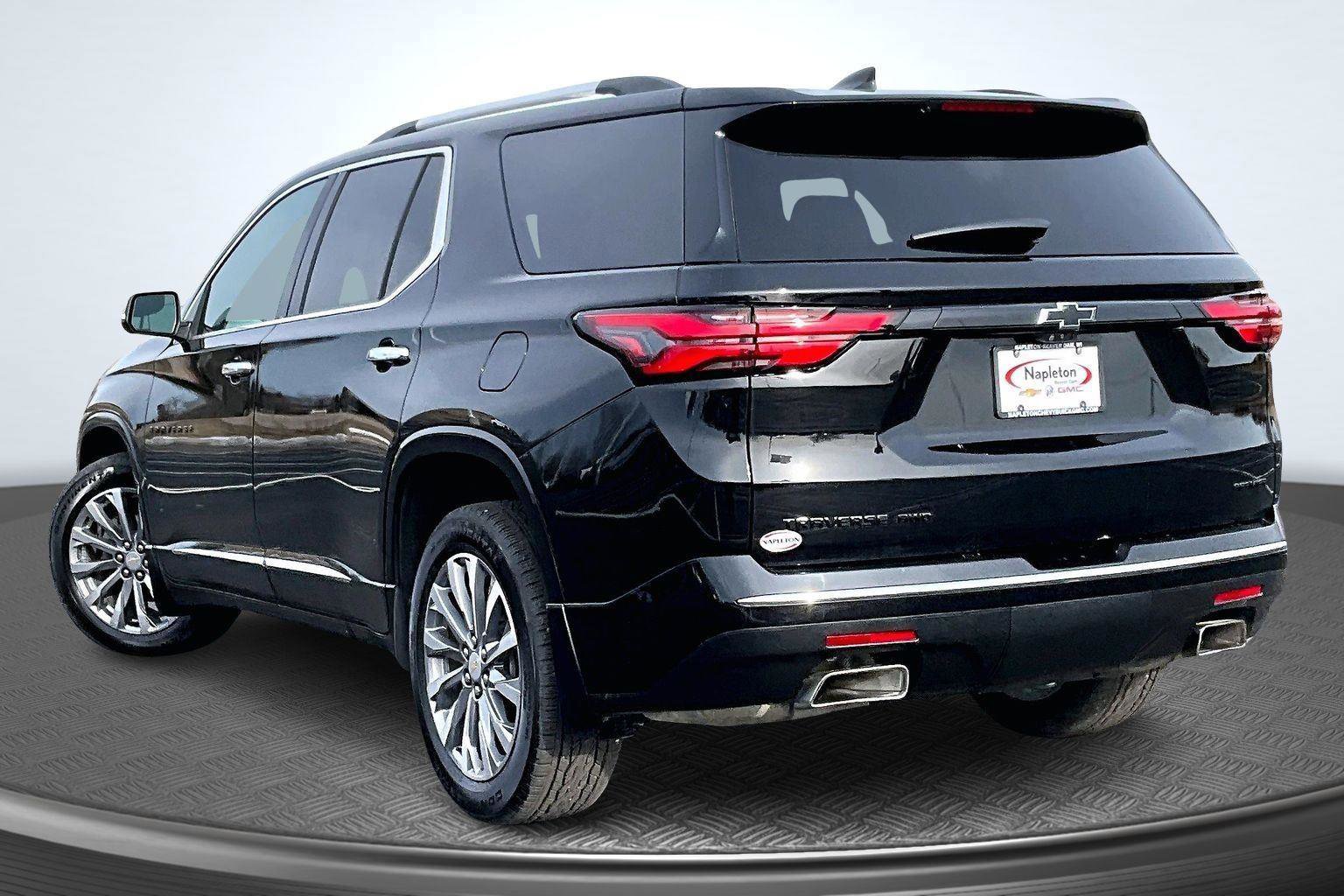 Used 2023 Chevrolet Traverse Premier image 14
