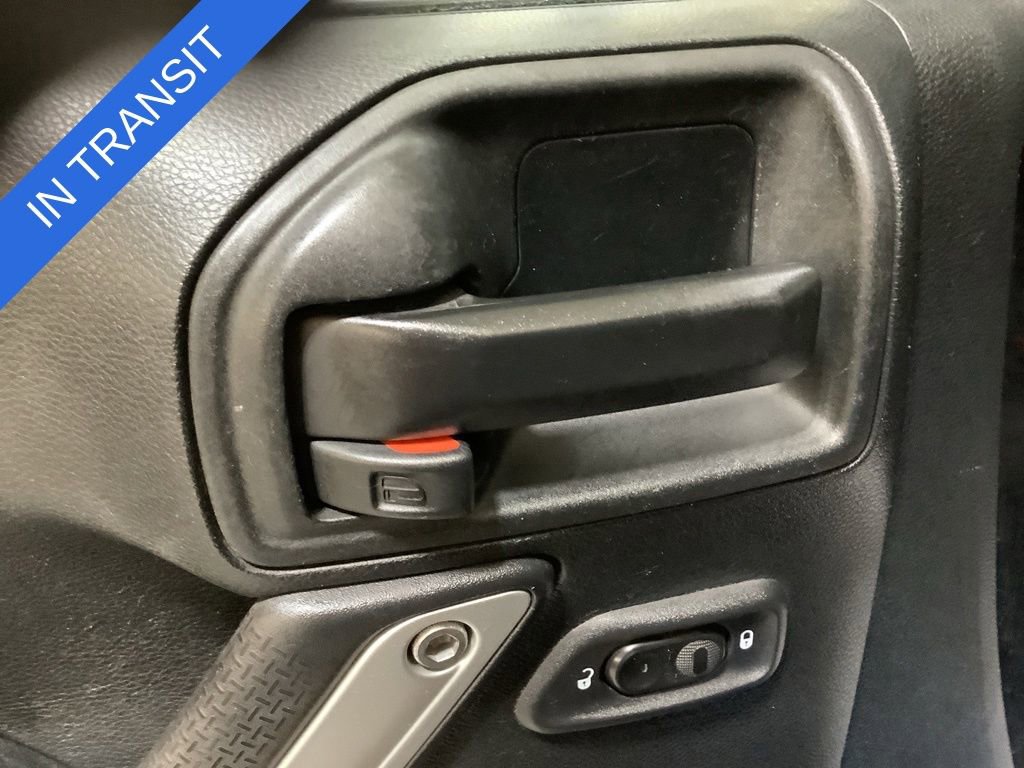 Used 2018 Jeep Wrangler Sahara w/ Connectivity Group AWD/4WD image 17