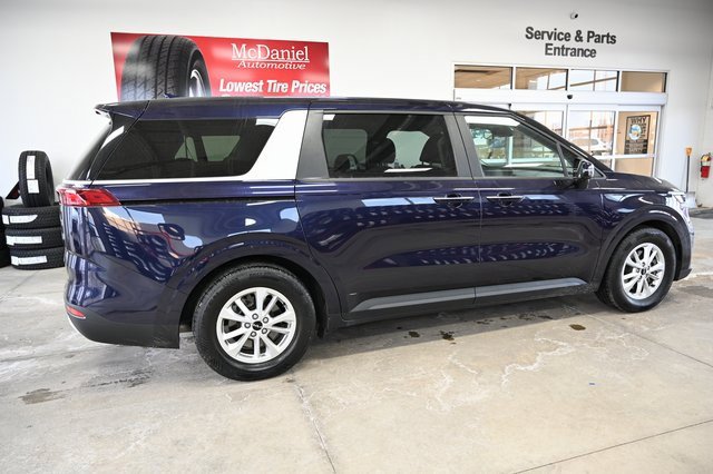 Used 2022 Kia Carnival LX image 5