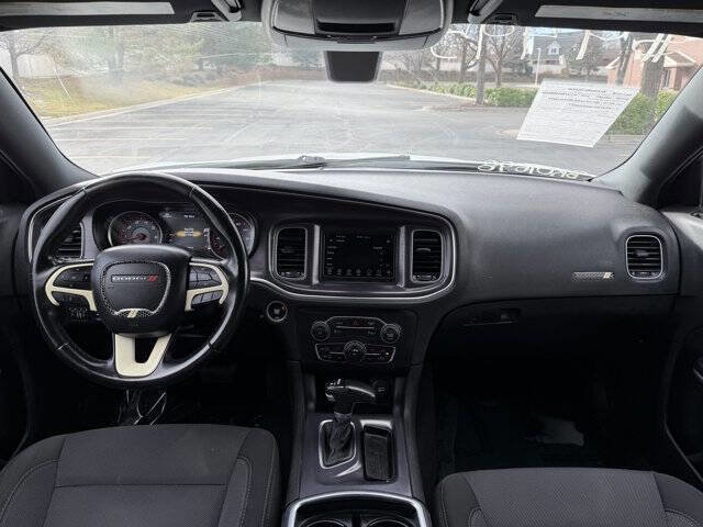 Used 2018 Dodge Charger SXT image 18