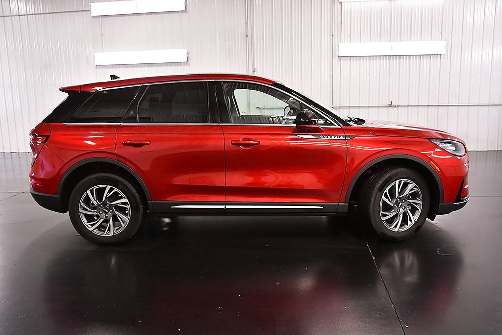 Used 2025 Lincoln Corsair AWD image 8