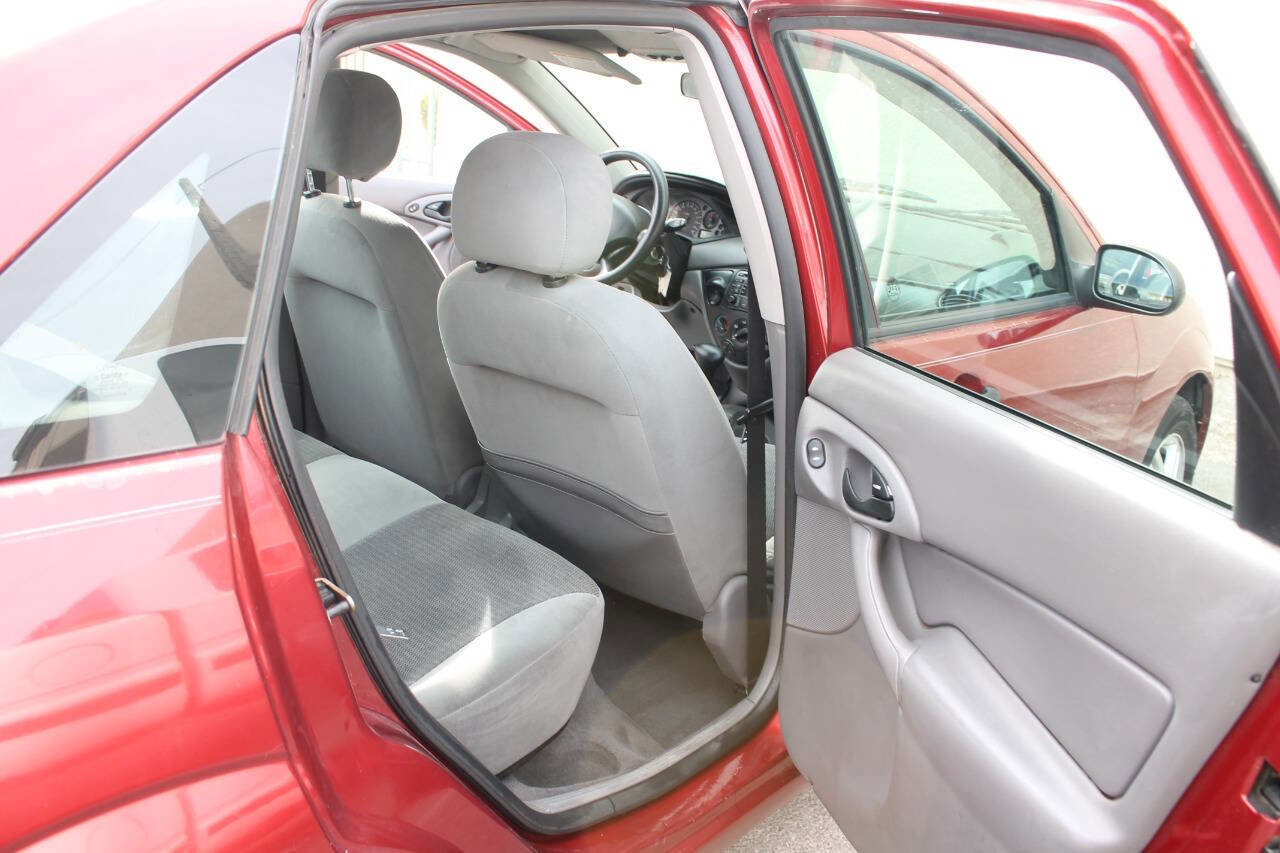 Used 2003 Ford Focus SE FWD image 29