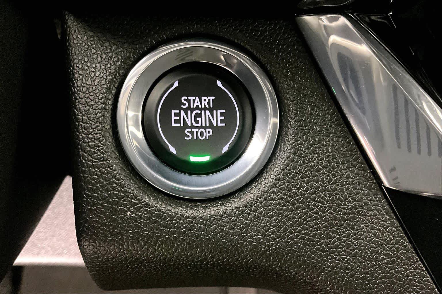 Used 2025 Buick Envista Sport Touring w/ Advanced Safety Package FWD image 33