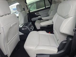 Used 2025 Ford Expedition Platinum w/ Driver's Package AWD/4WD image 19