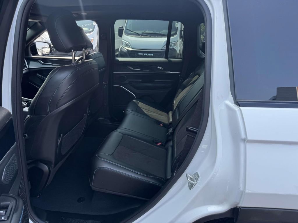 Used 2023 Jeep Grand Cherokee Trailhawk image 8