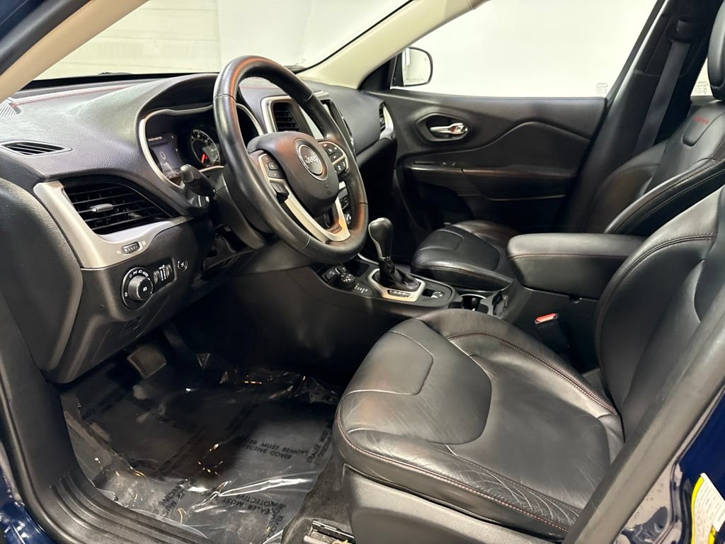 Used 2014 Jeep Cherokee Trailhawk w/ Technology Group AWD/4WD image 28