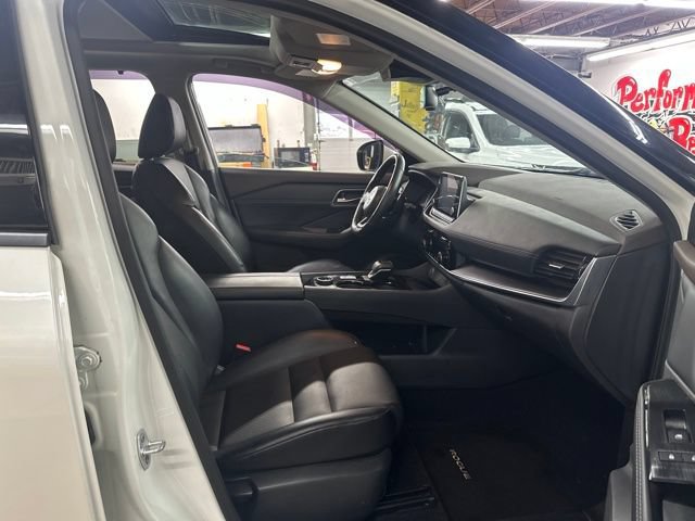 Used 2021 Nissan Rogue SV w/ Premium Package AWD/4WD image 17