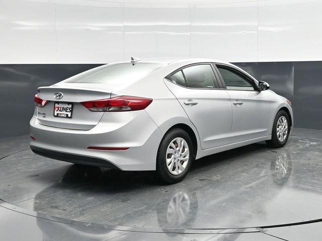 Used 2017 Hyundai Elantra SE image 9