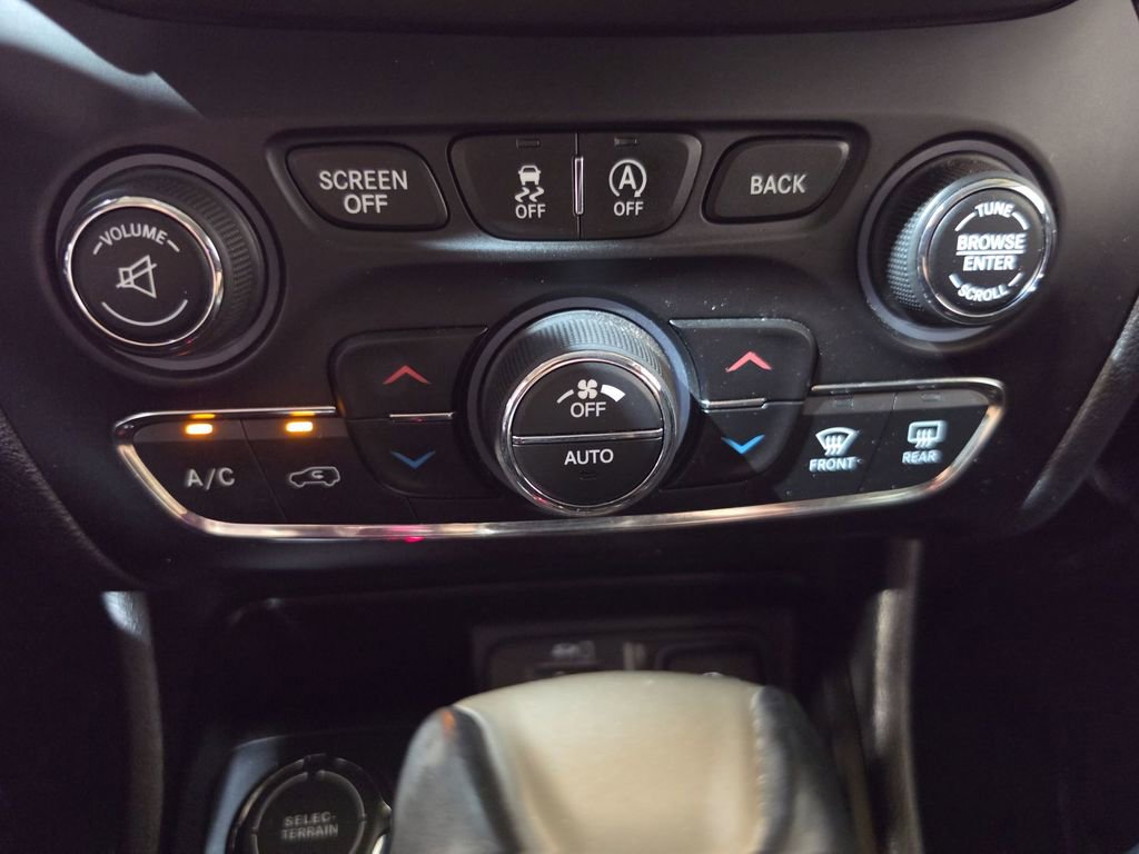 Used 2016 Jeep Cherokee Limited AWD/4WD image 16
