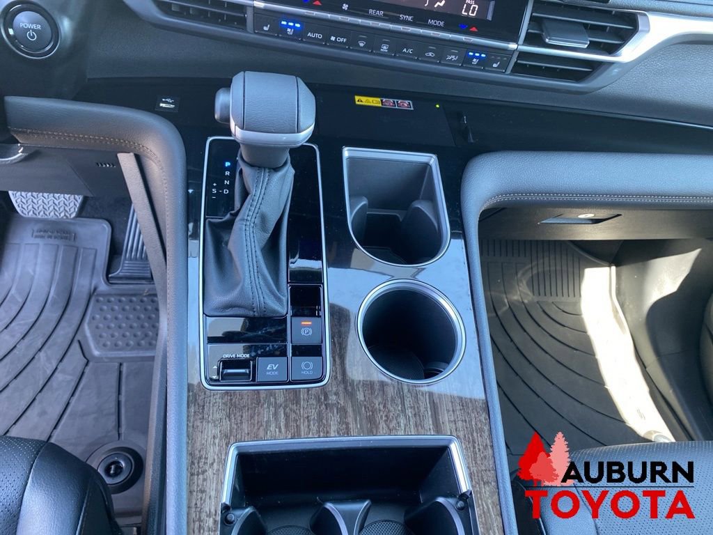 Used 2025 Toyota Sienna Platinum AWD/4WD image 48