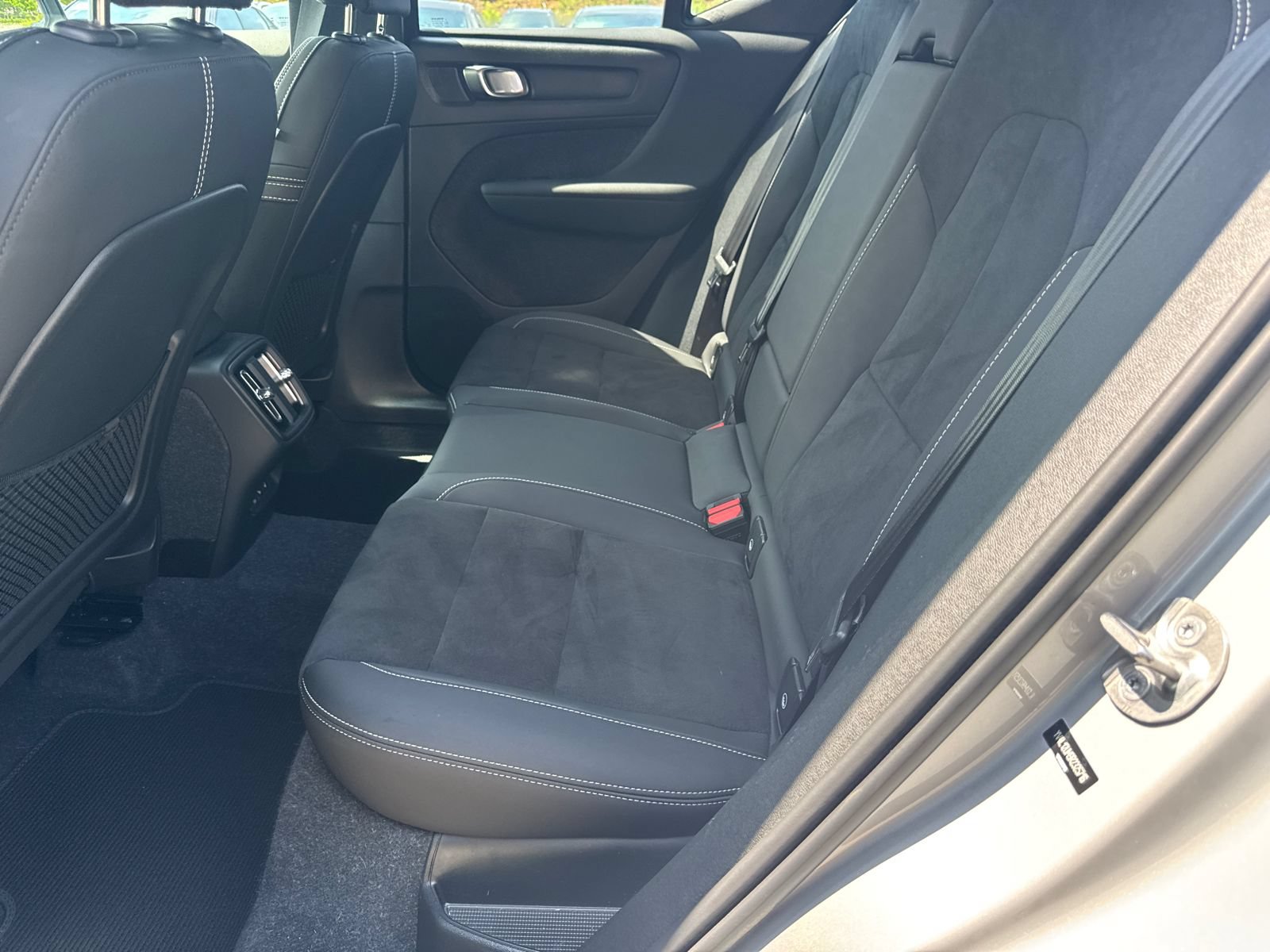 Used 2024 Volvo XC40 B5 Ultimate w/ Protection Package Premier AWD/4WD image 21