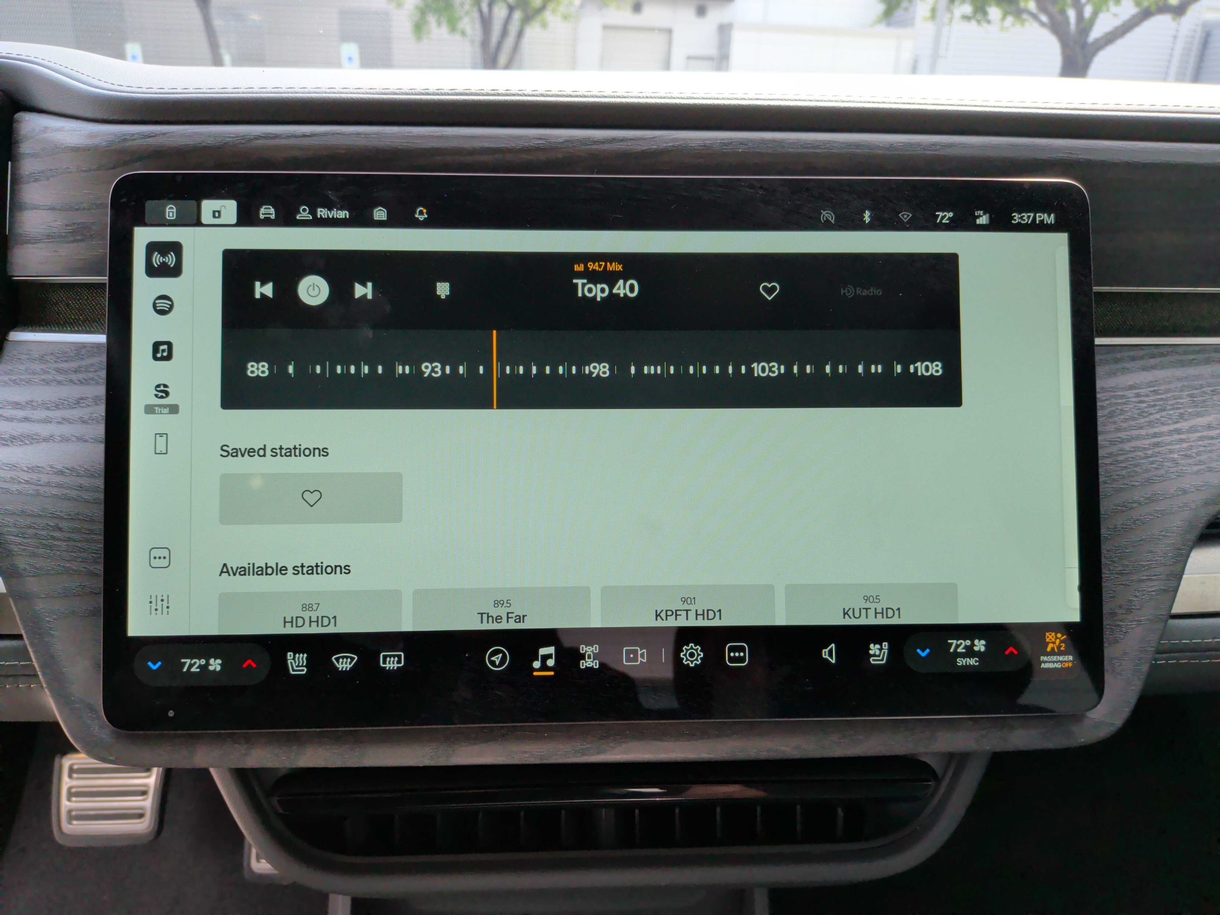 Used 2023 Rivian R1T Adventure image 22