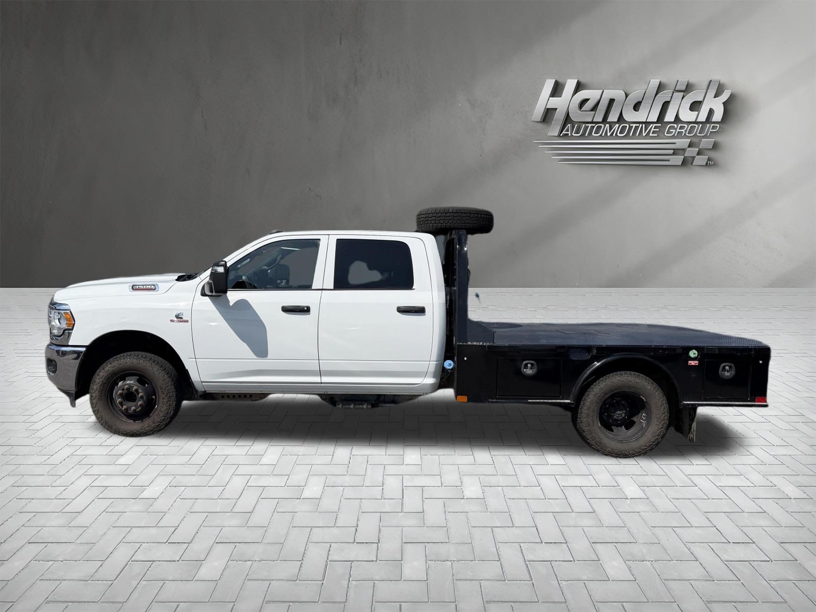 Used 2024 RAM 3500 Tradesman w/ Chrome Appearance Group AWD/4WD image 6