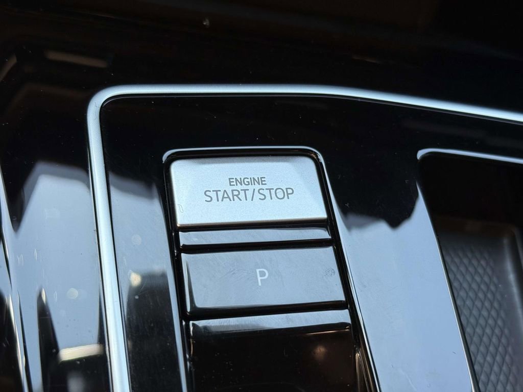 Used 2025 Volkswagen Golf R Black Edition image 24