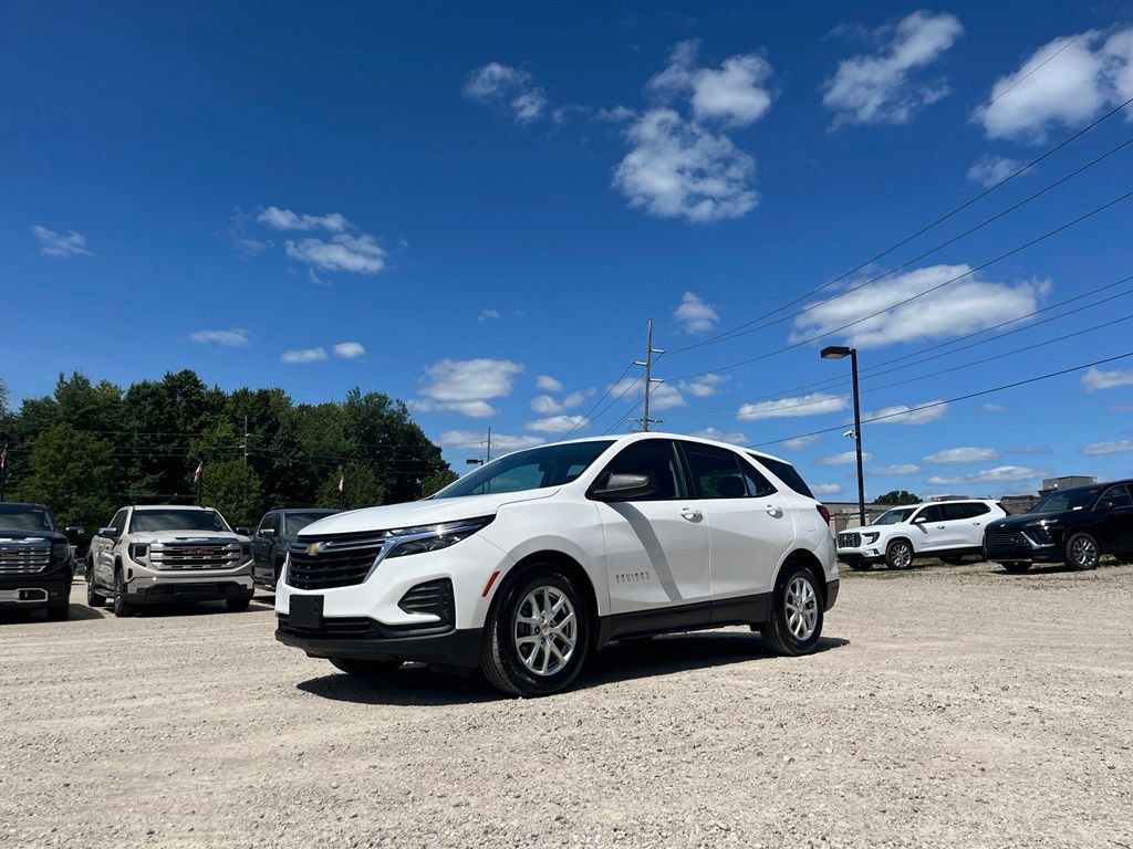Used 2023 Chevrolet Equinox LS FWD image 2